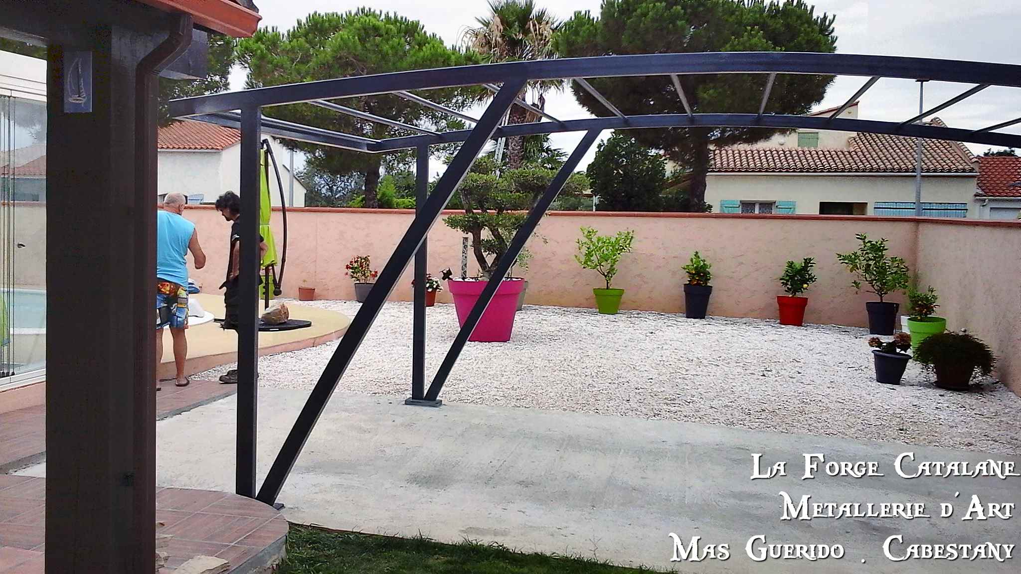 pergola moderne tube cintree fer Forge Catalane Cabestany (2).jpg
